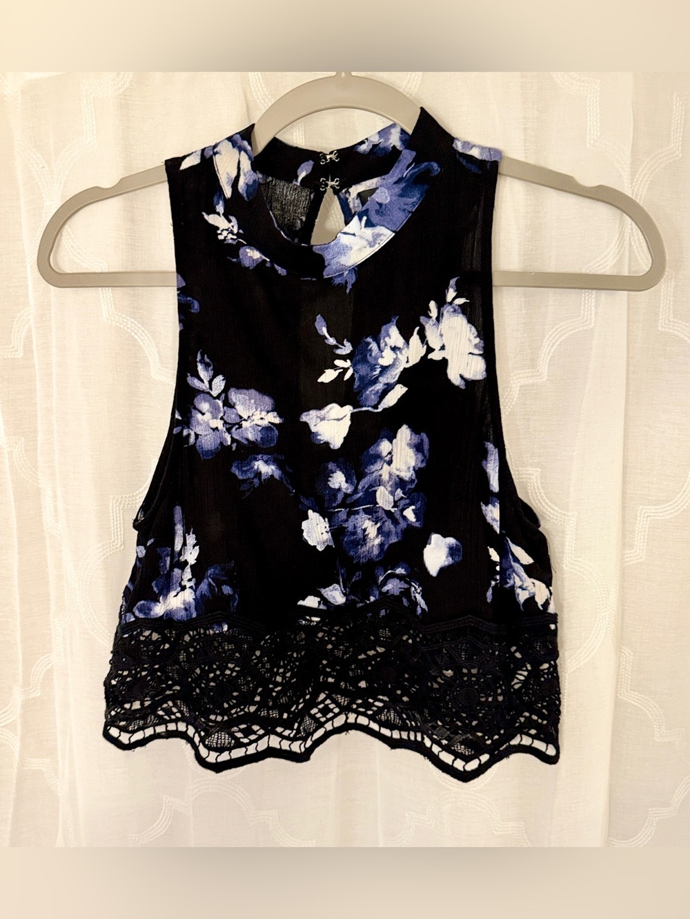 Kendall & Kylie Black Floral Lace Hem Crop Top | Size Small 🌙🖤